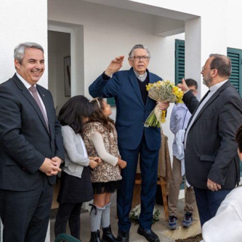 Padre Fernando Teixeira homenageado defende que é hora de os padres deixarem de “estar sentadinhos nas igrejas e devem ir escutar o que se passa nas famílias”
