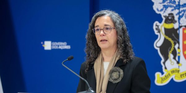 Governo vai adquirir 4500 computadores portáteis e 700 painéis interactivos para escolas