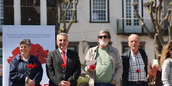 Legado do 25 de Abril tem de “continuara servir de referência”, à sociedade, diz Presidente da cidade de Ponta Delgada que hoje assinala o dia em festa