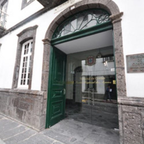 Tribunal de Contas questiona apoios do Açores 2020 à Câmara do Comércio de Angra do Heroísmo e aponta falhas no escrutínio da Autoridade de Gestão